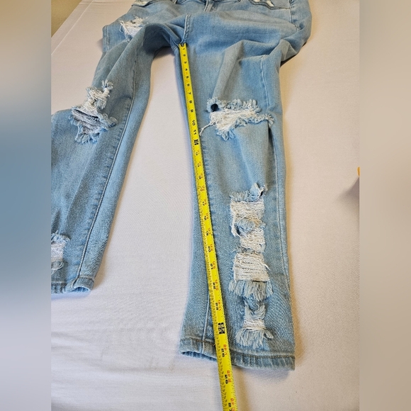 Blue Savvy- Women's Size 20, 93% Cotton,  Cropped Distressed Jeans. - Picture 5 of 9